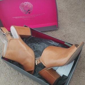 Vince Camuto Brianny